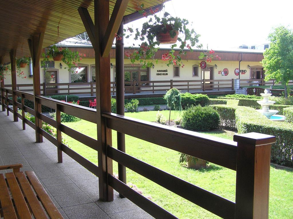 Hotel Slnecny Dvor Michalovce Zewnętrze zdjęcie