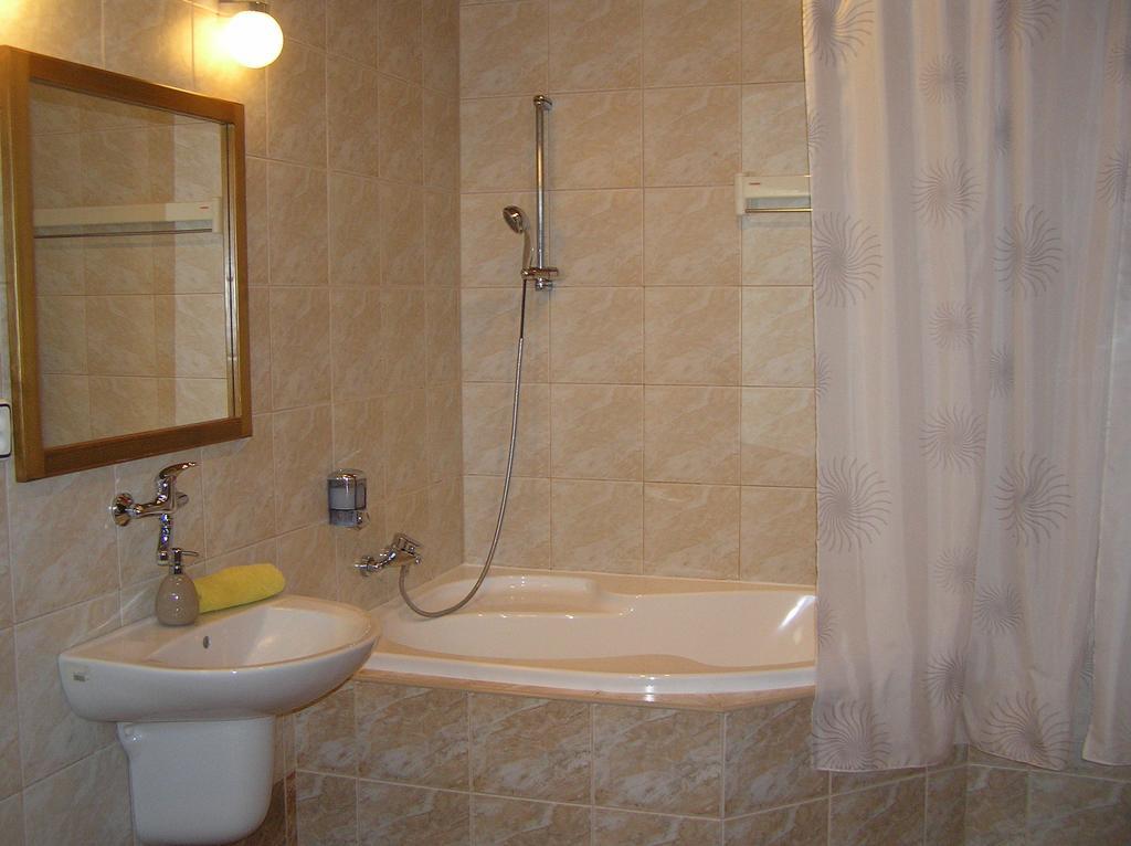 Hotel Slnecny Dvor Michalovce Pokój zdjęcie