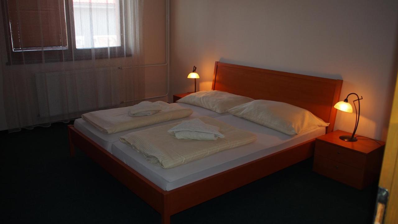Hotel Slnecny Dvor Michalovce Zewnętrze zdjęcie
