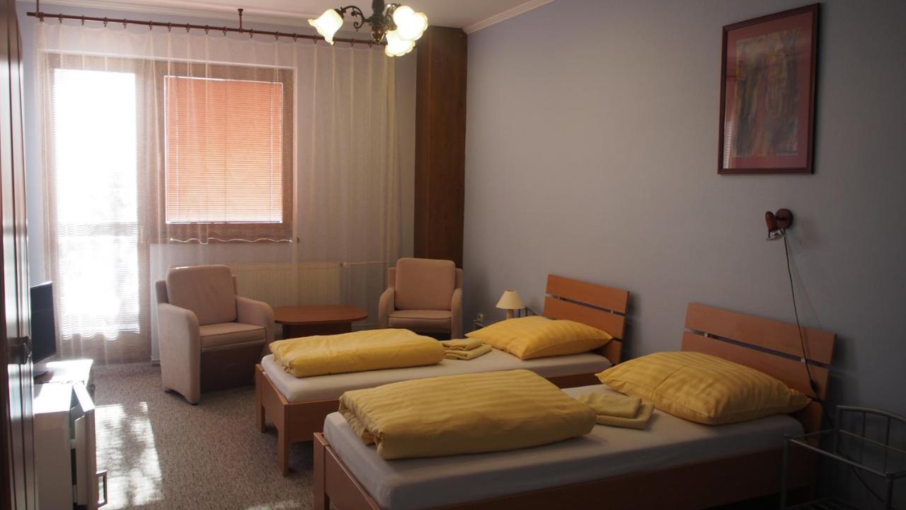 Hotel Slnecny Dvor Michalovce Zewnętrze zdjęcie