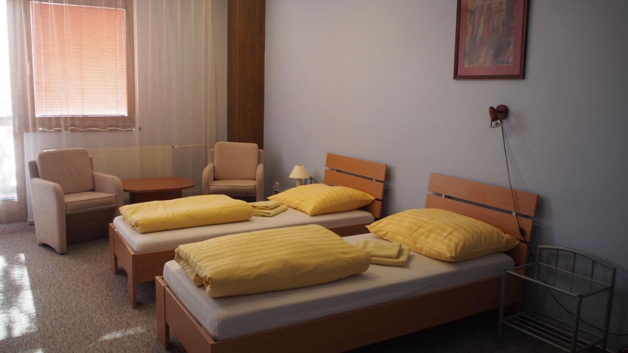 Hotel Slnecny Dvor Michalovce Zewnętrze zdjęcie