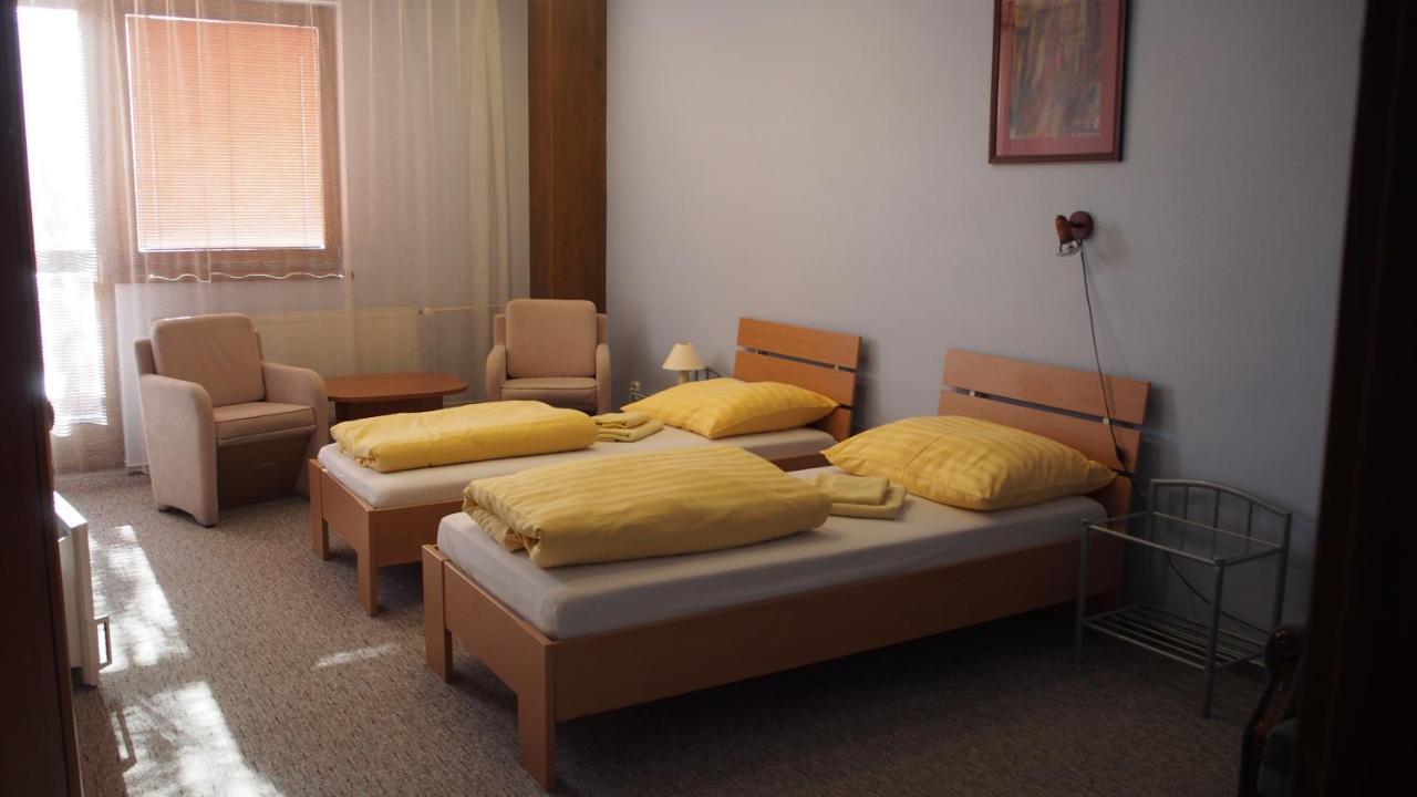Hotel Slnecny Dvor Michalovce Zewnętrze zdjęcie