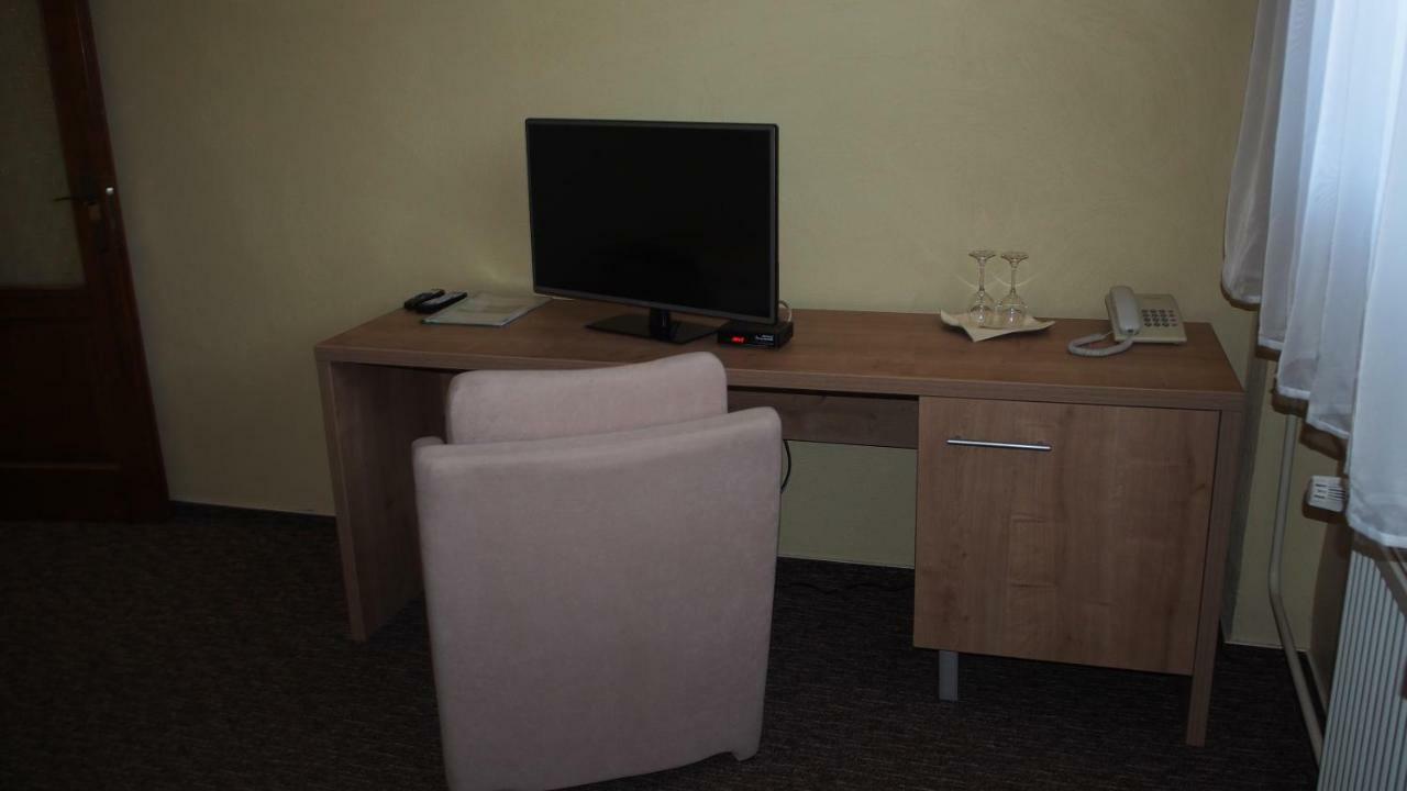 Hotel Slnecny Dvor Michalovce Zewnętrze zdjęcie